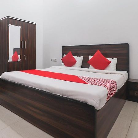 Oyo 67215 Shri Hit Radha Bhawan Hotel Vrindávan Kültér fotó