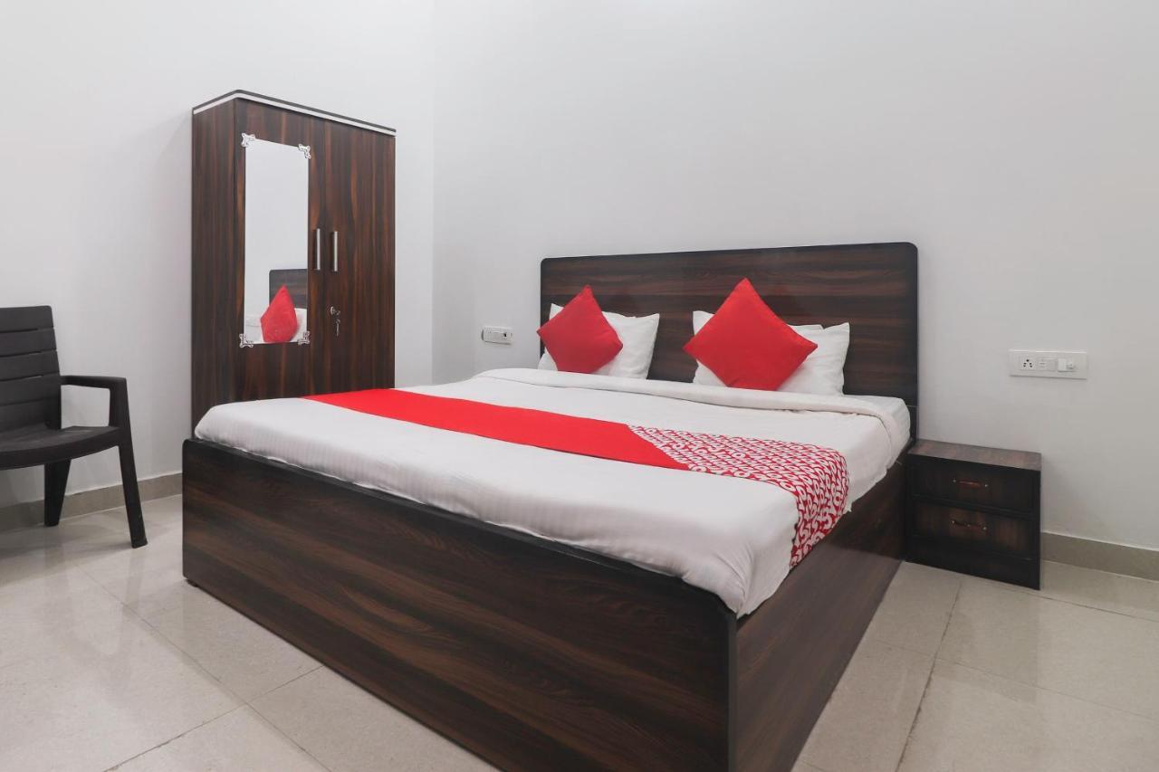 Oyo 67215 Shri Hit Radha Bhawan Hotel Vrindávan Kültér fotó