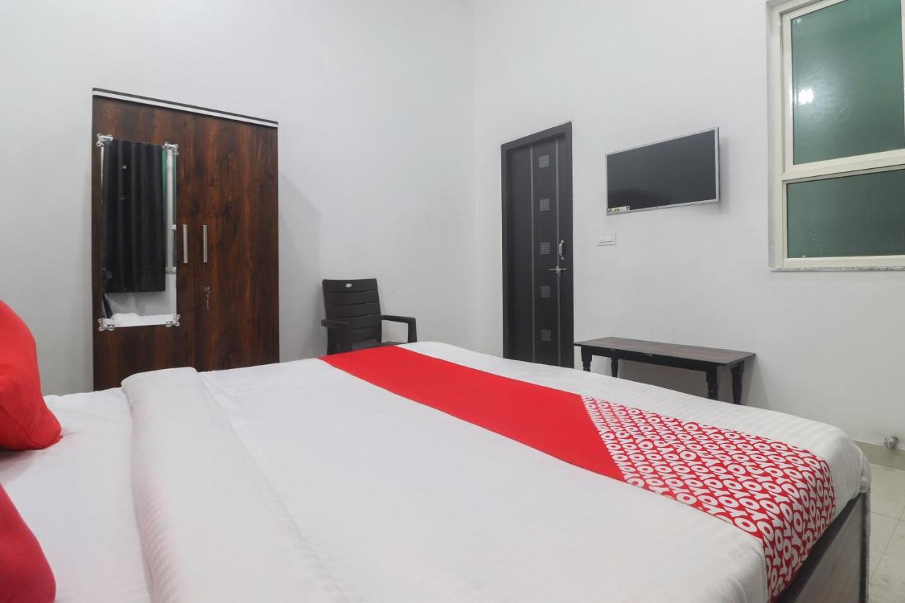 Oyo 67215 Shri Hit Radha Bhawan Hotel Vrindávan Kültér fotó