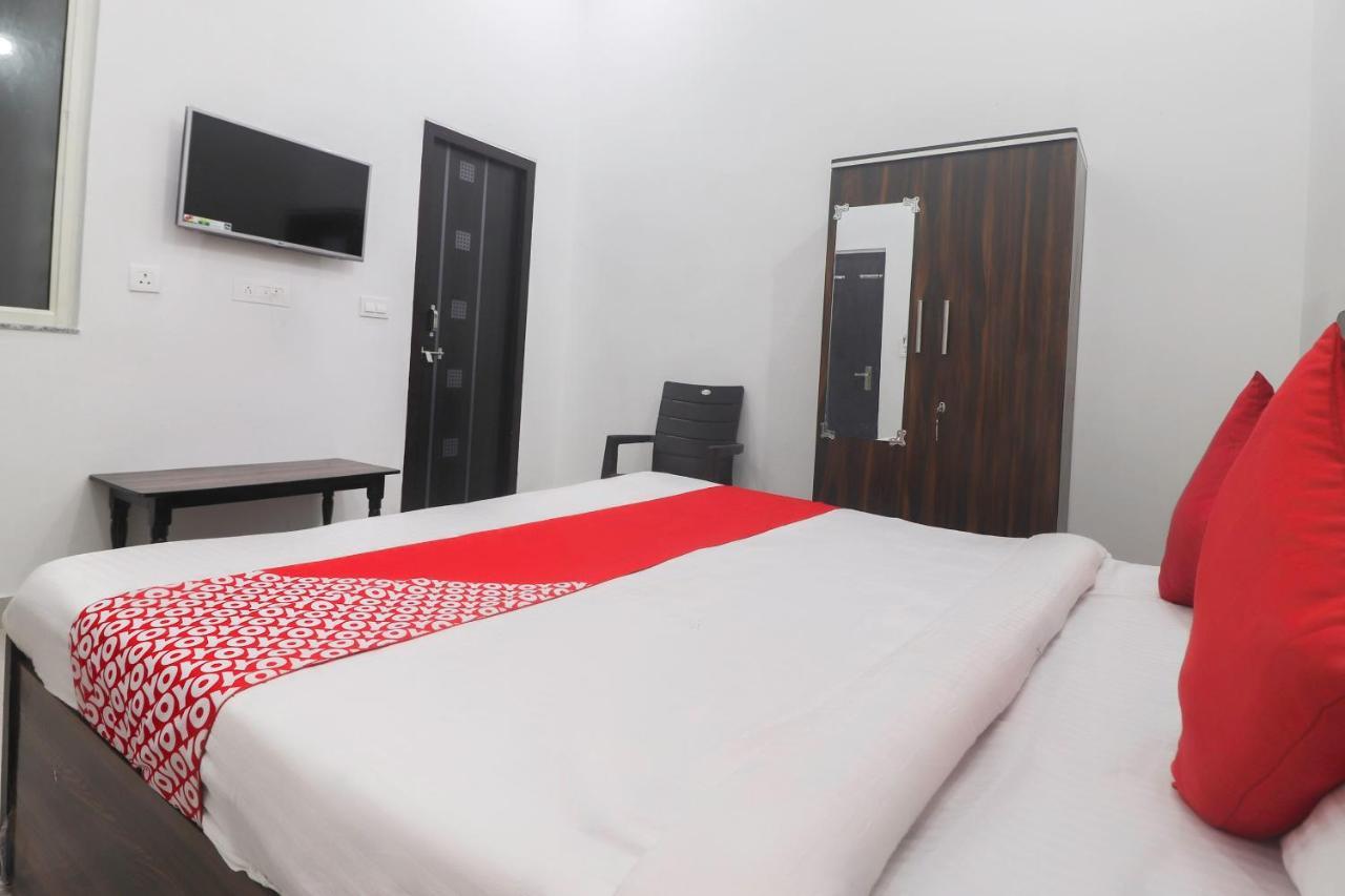 Oyo 67215 Shri Hit Radha Bhawan Hotel Vrindávan Kültér fotó