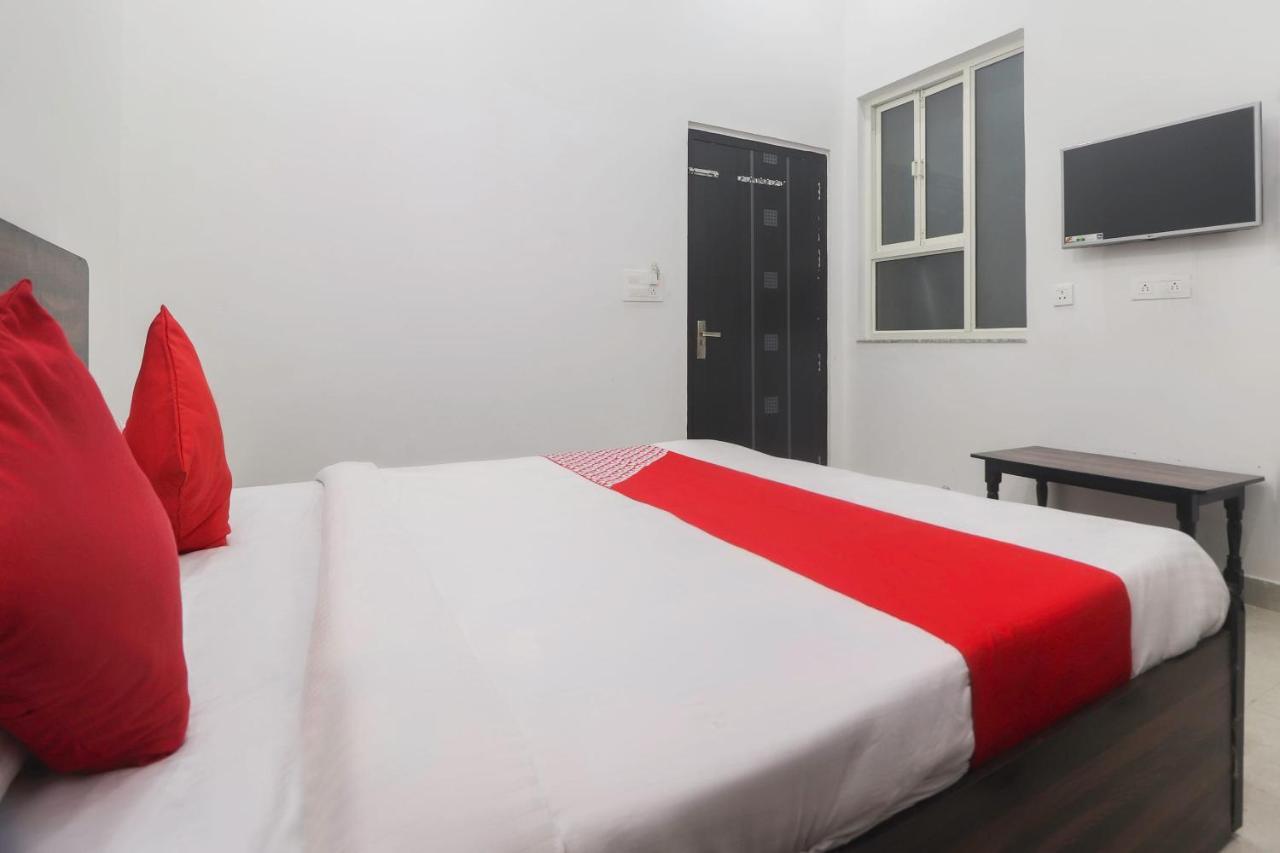 Oyo 67215 Shri Hit Radha Bhawan Hotel Vrindávan Kültér fotó