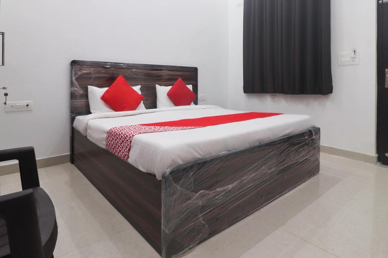 Oyo 67215 Shri Hit Radha Bhawan Hotel Vrindávan Kültér fotó