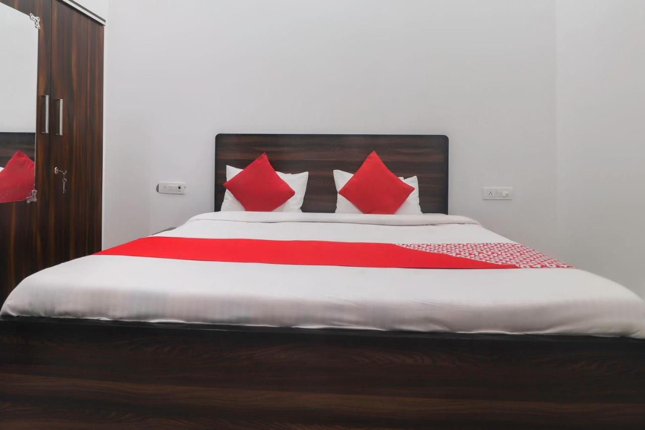 Oyo 67215 Shri Hit Radha Bhawan Hotel Vrindávan Kültér fotó