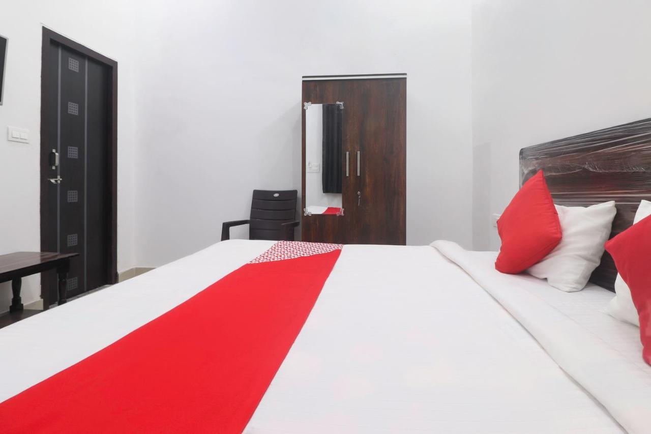 Oyo 67215 Shri Hit Radha Bhawan Hotel Vrindávan Kültér fotó